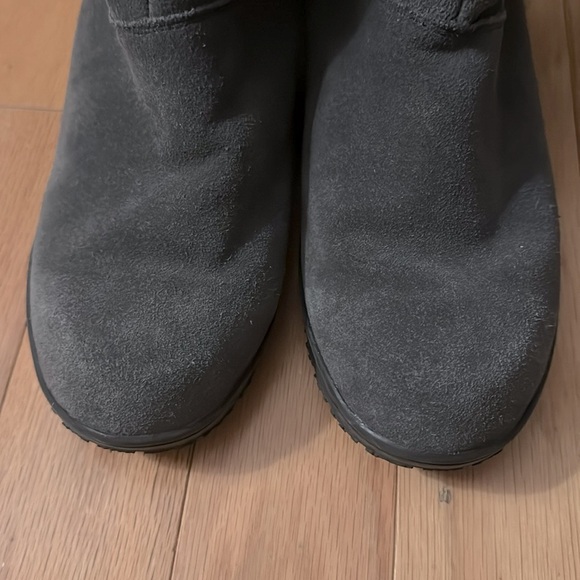 Minnetonka | Mid Calf Boots | Gray Suede | Faux Fur Lining/Trim | women’s size 8 - Picture 3 of 8